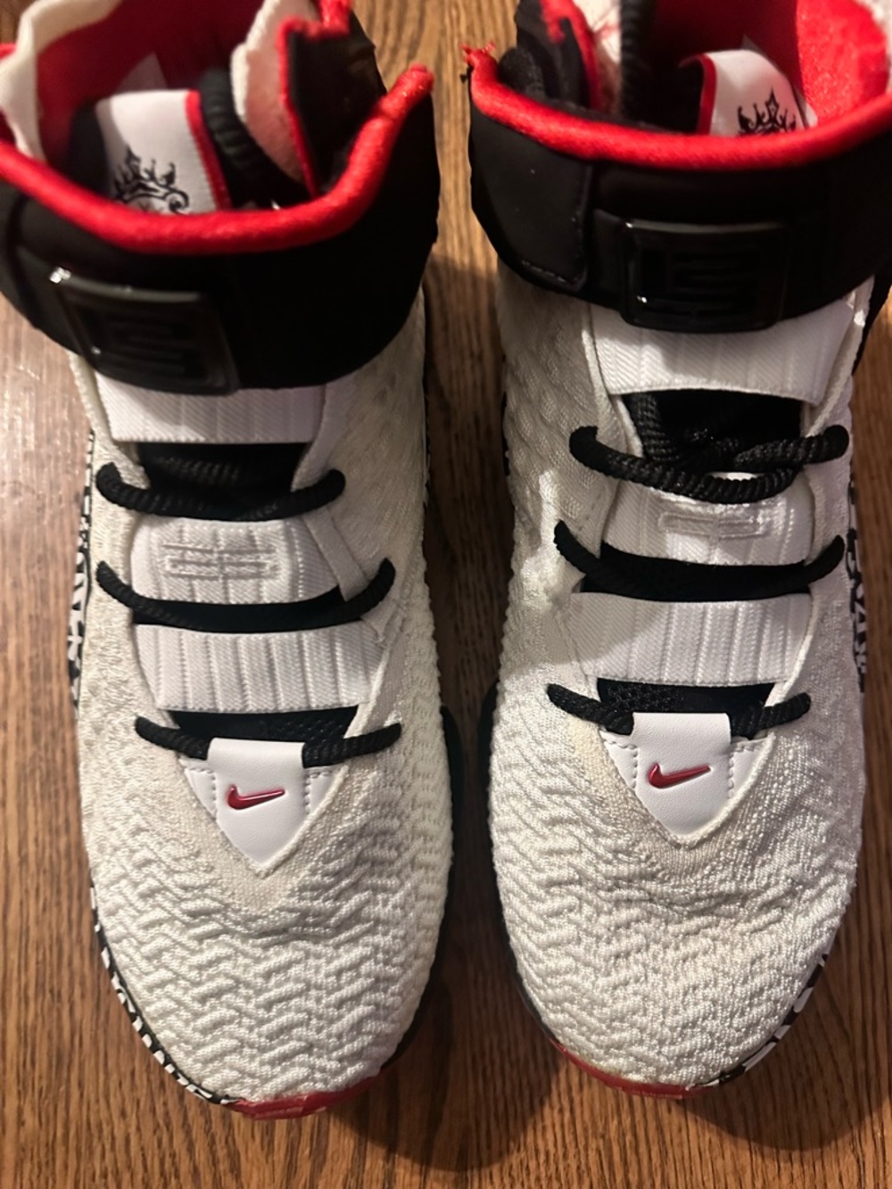 Nike  The Lebron 17 graffiti , Black & Red High-Top Strap Basketball